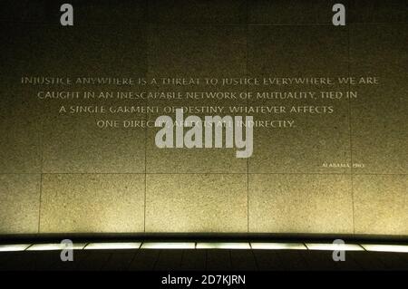 Citation, MLK Memorial: ''l'injustice n'importe où est une menace pour la justice partout. Nous sommes pris dans un réseau incontournable de mutualité,... » Banque D'Images
