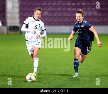 Édimbourg, Royaume-Uni. 23 octobre 2020. Arbiona Bajraktari, d'Albanie, et Martha Thomas, d'Écosse, lors du match de qualification DES femmes DE l'UEFA POUR L'EURO 2020 au stade Tynecastle d'Édimbourg, en Écosse. Alex Todd/SPP crédit: SPP Sport presse photo. /Alamy Live News Banque D'Images