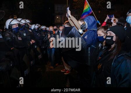 Varsovie, Pologne. 23 octobre 2020. 23 octobre 2020, Varsovie, Pologne: Plus de 25,000 personnes sont venues protester contre la loi anti-avortement adoptée par le Tribunal constitutionnel. De cette façon, la Pologne est devenue l'État le plus régime en Europe en termes de droit de l'avortement. Crédit: Grzegorz Banaszak/ZUMA Wire/Alay Live News Banque D'Images