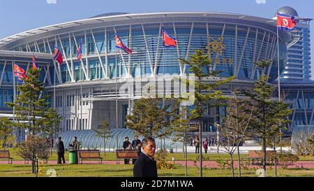 Pyongyang, Corée du Nord - 09 novembre 2018 : entrée au nouveau stade sportif moderne Arena de la ville de Captial à Pyongyang, Corée du Nord. Banque D'Images