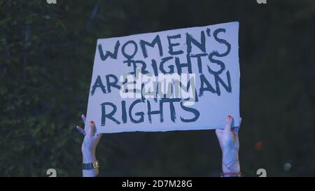 Varsovie, Pologne 23.10.2020 - protestation contre les lois de Pologne sur l'avortement.les droits des femmes sont des droits de l'homme . Photo de haute qualité Banque D'Images