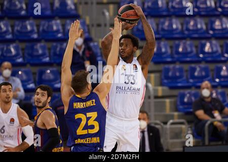 Barcelone, Espagne. 23 octobre 2020. Trey Thompkins du Real Madrid en action lors du match EuroLeague de Turkish Airlines entre le FC Barcelone et le Real Madrid au Palau Blaugrana le 23 octobre 2020 à Barcelone, Espagne. Crédit : Dax Images/Alamy Live News Banque D'Images