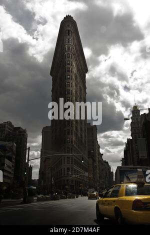 MONTERREY, MEXIQUE - 14 avril 2012 : MONTERREY, T.-N.-L., MEXIQUE - 13 AVRIL 2012 : bâtiment historique Flatiron à Manahattan, NY Banque D'Images