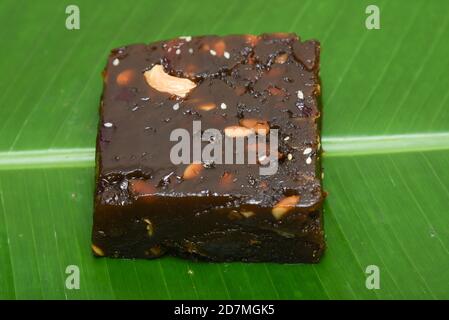 En-cas au Kerala, en-cas au feu pour le festival de l'Onam. En-cas traditionnels au Kerala faits maison. Banque D'Images