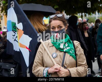 Wroclaw, Pologne, 23 octobre 2020 - manifestation des femmes dans la ville polonaise de Wroclaw parce que le tribunal supérieur de Pologne statue sur une loi interdisant les avortements. Banque D'Images