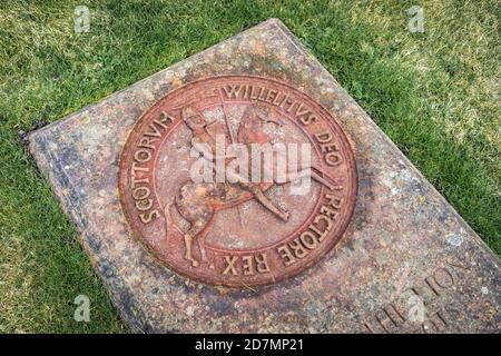 Pierre tombale pour William le Lion, roi des Écossais, dans la nef de l'abbaye d'Arbroath, Angus, Écosse, Royaume-Uni Banque D'Images