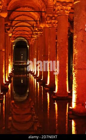 ISTANBUL, TURQUIE - 01 AVRIL 2013 : cistern de la basilique souterraine. Réservoir d'eau byzantin construit par l'empereur Justinianus, Turquie, Istanbul Banque D'Images