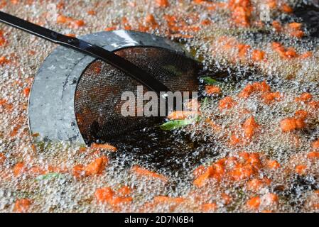 En-cas au Kerala, en-cas au feu pour le festival de l'Onam. En-cas traditionnels au Kerala faits maison. Banque D'Images