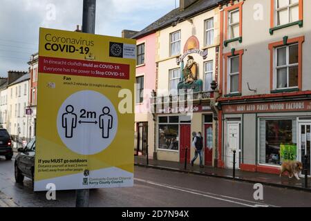 Listowel, Irlande - 24 octobre 2020 : rues calmes dans la ville de Listowel pendant le deuxième confinement national en raison de la pandémie de Covid-19 Banque D'Images