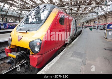 British Rail classe 221 SuperVoyager, Virgin trains Glasgow Central avril 2010, trains à moteur diesel-électrique inclinables Banque D'Images