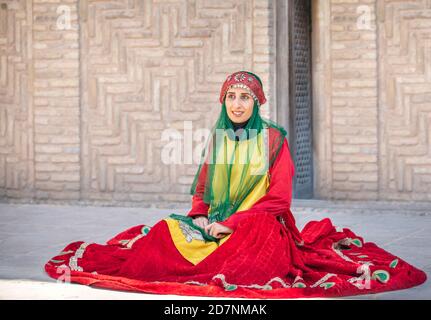 Kashan, Iran, 25 avril 2019 : femme iranienne vêtue d'une tenue traditionnelle Banque D'Images