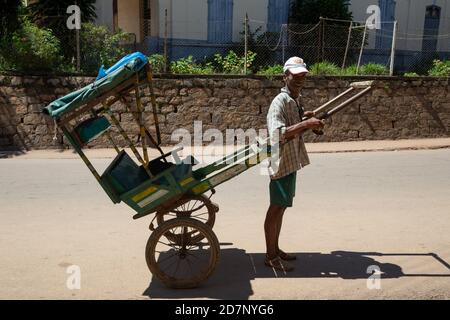 Éditorial. Un taxi Rickshaw dans les rues de Madagascar Banque D'Images