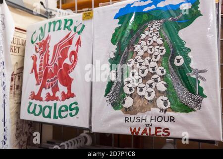 Intérieur,intérieur,intérieur,intérieur,intérieur,couvert,Cardigan Guildhall Market,Cardigan ,T-shirts gallois,dragon gallois,mouton,Rush hour au pays de Galles,t-shirt, tee-shirts, à vendre,souvenirs,souvenirs,cadeaux,boutique de cadeaux,intérieur,intérieur,intérieur,couvert,Cardigan Guildhall, intérieur,marché,marché,intérieur,marché,européen,Cerdigion,ville,Royaume-Uni,Cardigan,ville,Europe,ville,ville,Royaume-Uni,Cerdigion,ville,pays de Galles,pays de Galles,ville,pays de Galles,pays de Galles,pays de Galles,pays de Galles,Europe,Centre de Galles,pays de Galles,Royaume-Uni,pays de Banque D'Images