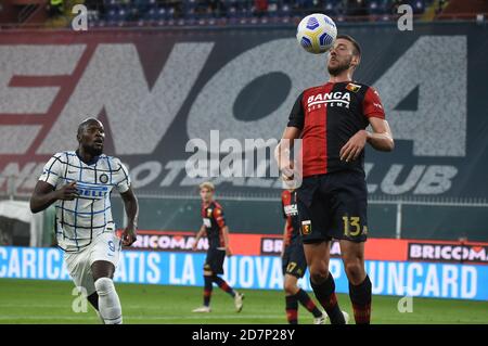 Genova, Italie. 24 octobre 2020. Romelu Lukaku (Inter), Mattia Bani (Gênes) pendant Genoa CFC vs FC Internazionale, Italie football série A match à Genova, Italie, octobre 24 2020 crédit: Independent photo Agency/Alay Live News Banque D'Images