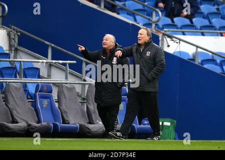 Cardiff, Royaume-Uni. 24 octobre 2020. Neil Warnock, le gestionnaire de Middlesbrough, réagit sur la ligne de contact. Match de championnat EFL Skybet, Cardiff City et Middlesbrough au Cardiff City Stadium de Cardiff, pays de Galles, le samedi 24 octobre 2020. Cette image ne peut être utilisée qu'à des fins éditoriales. Utilisation éditoriale uniquement, licence requise pour une utilisation commerciale. Aucune utilisation dans les Paris, les jeux ou les publications d'un seul club/ligue/joueur. photo par Andrew Orchard/Andrew Orchard sports Photography/Alamy Live News crédit: Andrew Orchard sports Photography/Alamy Live News Banque D'Images