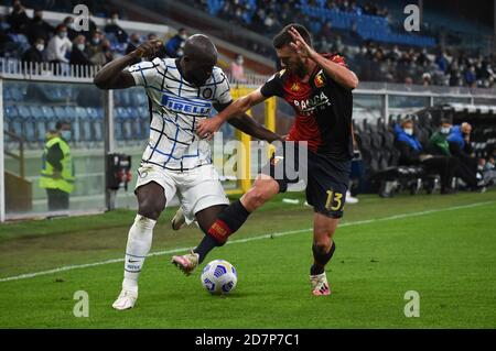 Genova, Italie. 24 octobre 2020. Romelu Lukaku (Inter), Mattia Bani (Gênes) pendant Genoa CFC vs FC Internazionale, Italie football série A match à Genova, Italie, octobre 24 2020 crédit: Independent photo Agency/Alay Live News Banque D'Images