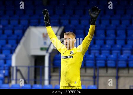 Birkenhead, Royaume-Uni. 24 octobre 2020. Mark Oxley, gardien de but de Southend United, tient les bras. EFL Skybet football League Two Match, Tranmere Rovers v Southend Utd au Prenton Park, Birkenhead, Wirral, le samedi 24 octobre 2020. Cette image ne peut être utilisée qu'à des fins éditoriales. Utilisation éditoriale uniquement, licence requise pour une utilisation commerciale. Aucune utilisation dans les Paris, les jeux ou les publications d'un seul club/ligue/joueur.pic par Chris Stading/Andrew Orchard sports Photography/Alamy Live News crédit: Andrew Orchard sports Photography/Alamy Live News Banque D'Images