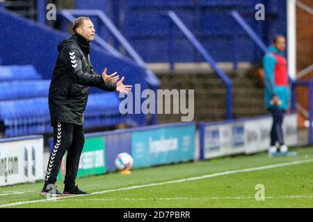 Birkenhead, Royaume-Uni. 24 octobre 2020. Mark Molesley, directeur de Southend United, crie des instructions. EFL Skybet football League Two Match, Tranmere Rovers v Southend Utd au Prenton Park, Birkenhead, Wirral, le samedi 24 octobre 2020. Cette image ne peut être utilisée qu'à des fins éditoriales. Utilisation éditoriale uniquement, licence requise pour une utilisation commerciale. Aucune utilisation dans les Paris, les jeux ou les publications d'un seul club/ligue/joueur.pic par Chris Stading/Andrew Orchard sports Photography/Alamy Live News crédit: Andrew Orchard sports Photography/Alamy Live News Banque D'Images