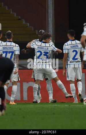 Luigi Ferraris Stadium, Genova, Italie, 24 Oct 2020, Nicolò Barella (Inter), Romelu Lukaku (Inter) célèbre après avoir marquant un but au cours de Gênes CFC vs FC Internazionale, football italien série A match - Credit: LM/Danilo Vigo/Alamy Live News Banque D'Images