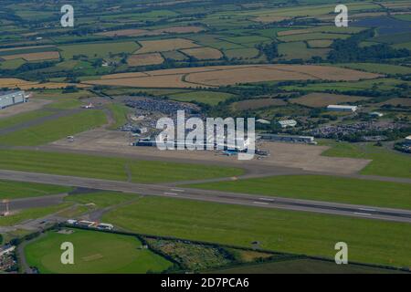 Vues aériennes de l'aéroport international de Cardiff dans la vallée de Glamorgan, pays de Galles du Sud, Royaume-Uni Banque D'Images