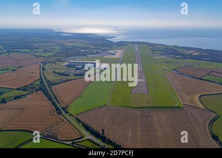 Vues aériennes de l'aéroport international de Cardiff dans la vallée de Glamorgan, pays de Galles du Sud, Royaume-Uni Banque D'Images