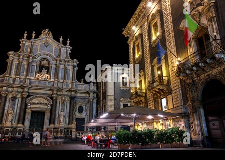 Place du Duomo (Piazza del Duomo). Catane, Sicile, Italie Banque D'Images