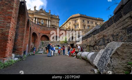 Amphithéâtre romain de Catane sur la Piazza Stesicoro. Catane, Sicile, Italie Banque D'Images