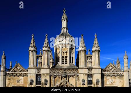 Vue sur Kings College, Kings Parade, Cambridge City, Cambridgeshire, Angleterre, Royaume-Uni Banque D'Images