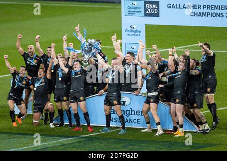 Twickenham, Londres, Royaume-Uni. 24 octobre 2020. Gallagher Premiership Rugby final, Exeter Chiefs versus Wasps; Exeter Chiefs Celete with the Trophée Credit: Action plus Sports/Alamy Live News Banque D'Images