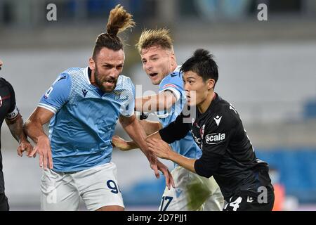 Rome, Italie. 24 octobre 2020. ROME, ITALIE - octobre 24 : Ciro immobile (17) de SS Lazio marque un but lors d'un match de football entre SS Lazio et le FC de Bologne au Stadio Olimpico le 24 octobre 2020 à Rome Italie /LM crédit: Agence photo indépendante/Alamy Live News Banque D'Images