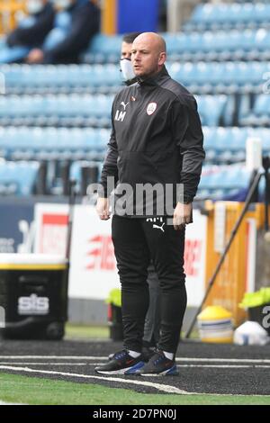 Londres, Royaume-Uni. 24 octobre 2020. Adam Murray, responsable de la prise en charge de Barnsley, lors du match de championnat EFL Sky Bet entre Millwall et Barnsley, à la Den, Londres, en Angleterre, le 24 octobre 2020. Photo de Ken Sparks. Utilisation éditoriale uniquement, licence requise pour une utilisation commerciale. Aucune utilisation dans les Paris, les jeux ou les publications d'un seul club/ligue/joueur. Crédit : UK Sports pics Ltd/Alay Live News Banque D'Images