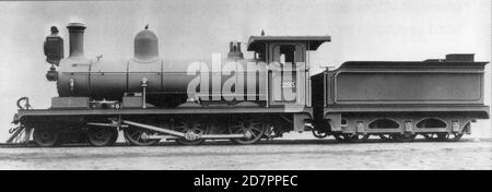 Histoire de l'Afrique du Sud: Cape Government Railways 5e classe 4-6-0 no 293 ; renuméroté 493 ; puis OVGS n° 42 ; puis le n° CCRS 319 ; puis N° SAR 0319; avec un petit smokebox ca. 1890 Banque D'Images