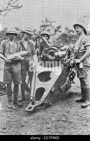 Photographie de l'équipage du canon et de l'obusier de 5.4 pouces de BL; vue de la fin de la culasse. Campagne allemande en Afrique de l'est; première Guerre mondiale ca. . 1916-1917 Banque D'Images