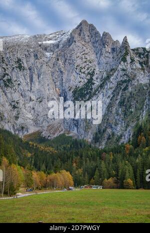 Scharitzkehlalm avec Hoher Goell sur Obersalzberg, Berchtesgaden, Alpes de Berchtesgaden, Berchtesgadener Land, haute-Bavière, Bavière, Allemagne Banque D'Images