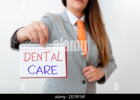 Écriture de texte écriture soins dentaires. Photo conceptuelle de maintien des dents saines ou pour le garder propre pour le futur modèle affichant différents CO vides Banque D'Images