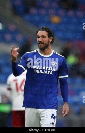 Cardiff, Royaume-Uni. 24 octobre 2020. Sean Morrison de Cardiff City regarde le match de championnat de Skybet.EFL, Cardiff City v Middlesbrough au Cardiff City Stadium de Cardiff, pays de Galles, le samedi 24 octobre 2020. Cette image ne peut être utilisée qu'à des fins éditoriales. Utilisation éditoriale uniquement, licence requise pour une utilisation commerciale. Aucune utilisation dans les Paris, les jeux ou les publications d'un seul club/ligue/joueur. photo par Andrew Orchard/Andrew Orchard sports Photography/Alamy Live News crédit: Andrew Orchard sports Photography/Alamy Live News Banque D'Images