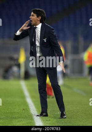 Rome, Italie. 24 octobre 2020. L'entraîneur-chef du Latium, Simone Inzaghi, réagit lors d'un match de football entre le Latium et Bologne à Rome, en Italie, le 24 octobre 2020. Credit: Augusto Casasoli/Xinhua/Alamy Live News Banque D'Images