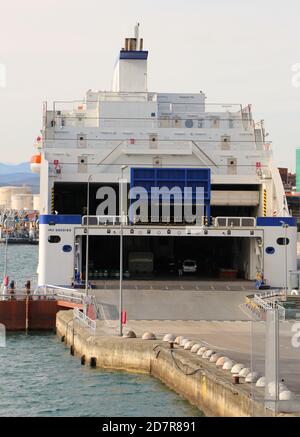 Brittany Ferries nouveau ferry Galicia IMO 9856189 amarré dans la baie de Santander Cantabria Espagne Banque D'Images