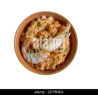 Risotto primavera - plat italien classique de saison veg avec homard Banque D'Images