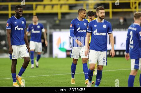 Dortmund, Allemagne. 2020. Firo: 24.10.2020 Fuvuball: Soccer: 1ère saison Bundesliga 2020/21 BVB, Borussia Dortmund - FC Schalke 04 3: 0 déçu, déçu de gauche à droite: Salif Sane, Malick Thiaw et Matija Nastasic crédit: Jvºrgen Fromme/firo/pool | usage dans le monde entier/dpa/Alamy Live News Banque D'Images