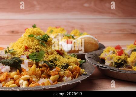 Le groupe de la nourriture de chat Bombay comprend bhel-puri, sev-poori, dahipuri Banque D'Images