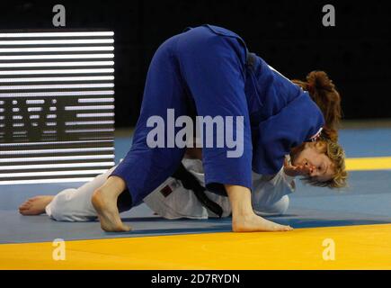 LOUETTE KANNING, Lucie de Français et POWELL, Natalie de Grat Grande-Bretagne - 78 kg Pool D au Championnat d'Europe Judo Seniors 2014 le 25 avril 2014 à Montpellier, France - photo Laurent Lairys / DPPI Banque D'Images