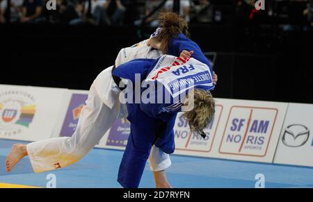 LOUETTE KANNING, Lucie de Français et POWELL, Natalie de Grat Grande-Bretagne - 78 kg Pool D au Championnat d'Europe Judo Seniors 2014 le 25 avril 2014 à Montpellier, France - photo Laurent Lairys / DPPI Banque D'Images