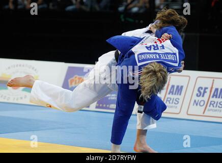 LOUETTE KANNING, Lucie de Français et POWELL, Natalie de Grat Grande-Bretagne - 78 kg Pool D au Championnat d'Europe Judo Seniors 2014 le 25 avril 2014 à Montpellier, France - photo Laurent Lairys / DPPI Banque D'Images