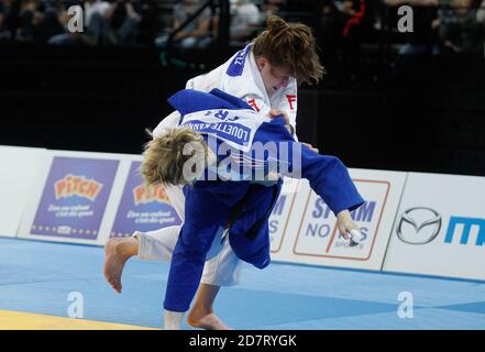 LOUETTE KANNING, Lucie de Français et POWELL, Natalie de Grat Grande-Bretagne - 78 kg Pool D au Championnat d'Europe Judo Seniors 2014 le 25 avril 2014 à Montpellier, France - photo Laurent Lairys / DPPI Banque D'Images