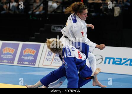 LOUETTE KANNING, Lucie de Français et POWELL, Natalie de Grat Grande-Bretagne - 78 kg Pool D au Championnat d'Europe Judo Seniors 2014 le 25 avril 2014 à Montpellier, France - photo Laurent Lairys / DPPI Banque D'Images