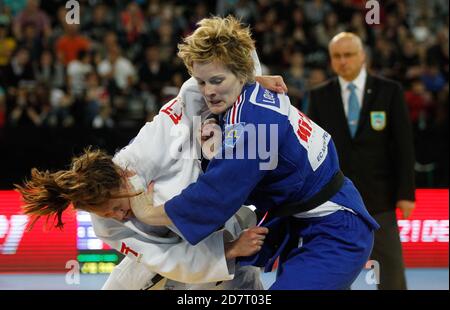 LOUETTE KANNING, Lucie de Français et POWELL, Natalie de Grat Grande-Bretagne - 78 kg Pool D au Championnat d'Europe Judo Seniors 2014 le 25 avril 2014 à Montpellier, France - photo Laurent Lairys / DPPI Banque D'Images