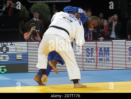 RINER, Teddy de Français et OKRUASHVILI, Adam de Georgie + 100 kg finale au Championnat d'Europe Judo Seniors 2014 le 25 avril 2014 à Montpellier, France - photo Laurent Lairys / DPPI Banque D'Images