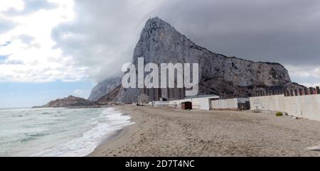 Gibraltar, Royaume-Uni, 2 octobre 2018 : le Rocher de Gibraltar. Gibraltar est un territoire britannique d'outre-mer situé à la pointe sud de l'Espagne. Banque D'Images