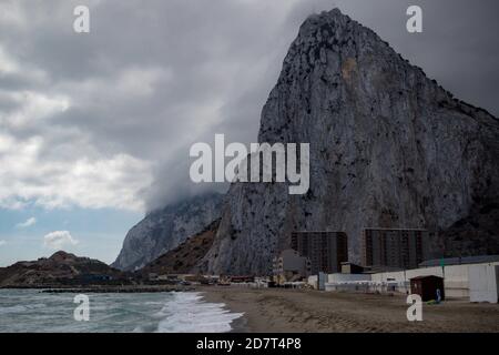 Gibraltar, Royaume-Uni, 2 octobre 2018 : le Rocher de Gibraltar. Gibraltar est un territoire britannique d'outre-mer situé à la pointe sud de l'Espagne. Banque D'Images